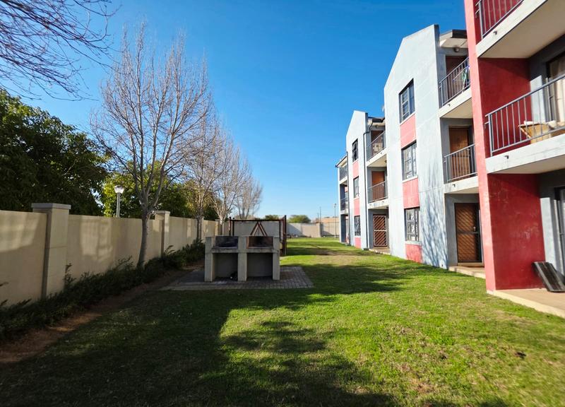 To Let 1 Bedroom Property for Rent in Buhrein Western Cape